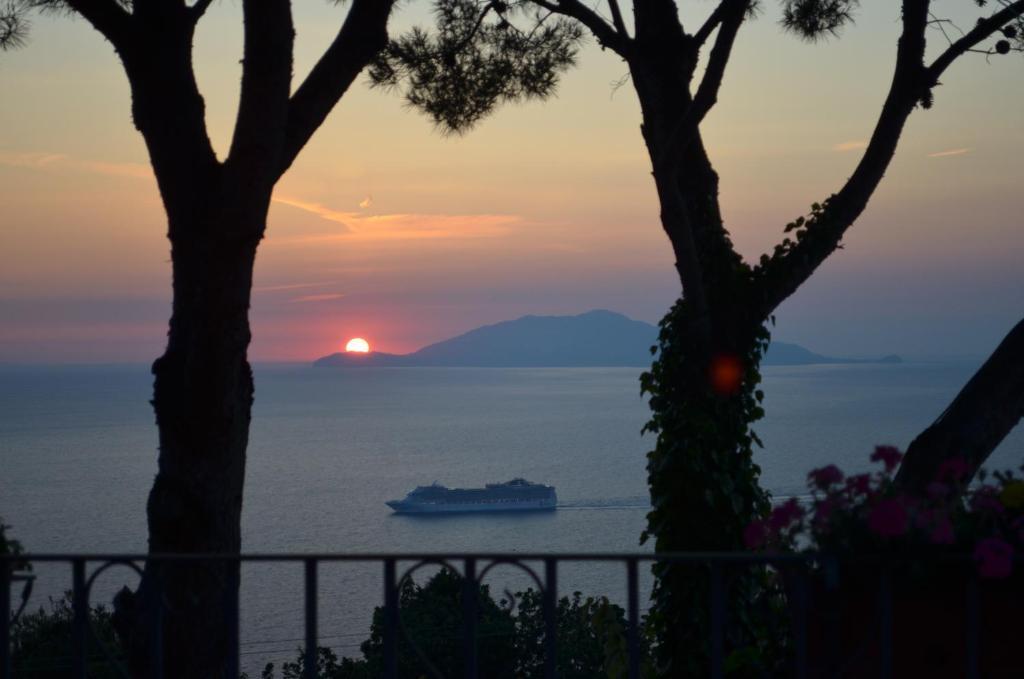 Le Ginestre Di Capri Bb & Holiday House Анакапри Экстерьер фото